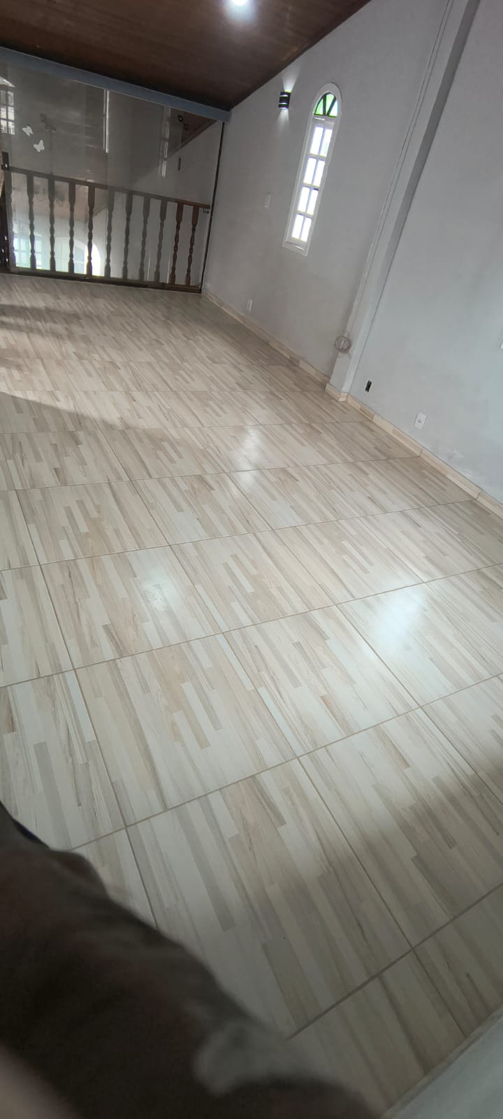 Piso instalado com niveladores